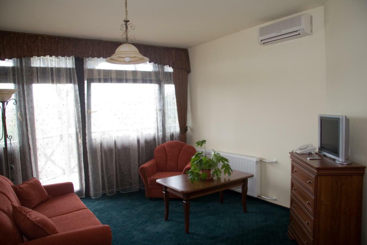 Hotel Fortuna Dávod Szoba fotó