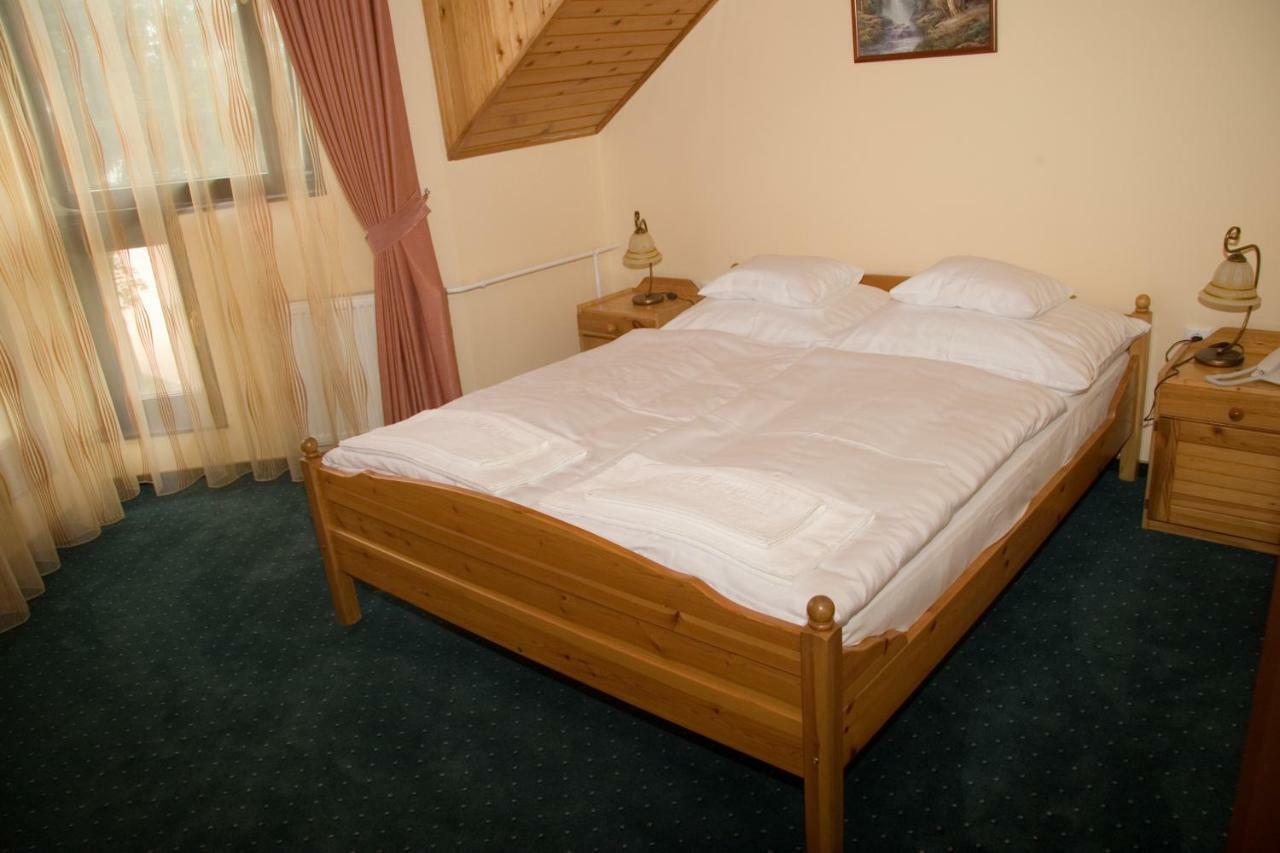Hotel Fortuna Dávod Szoba fotó