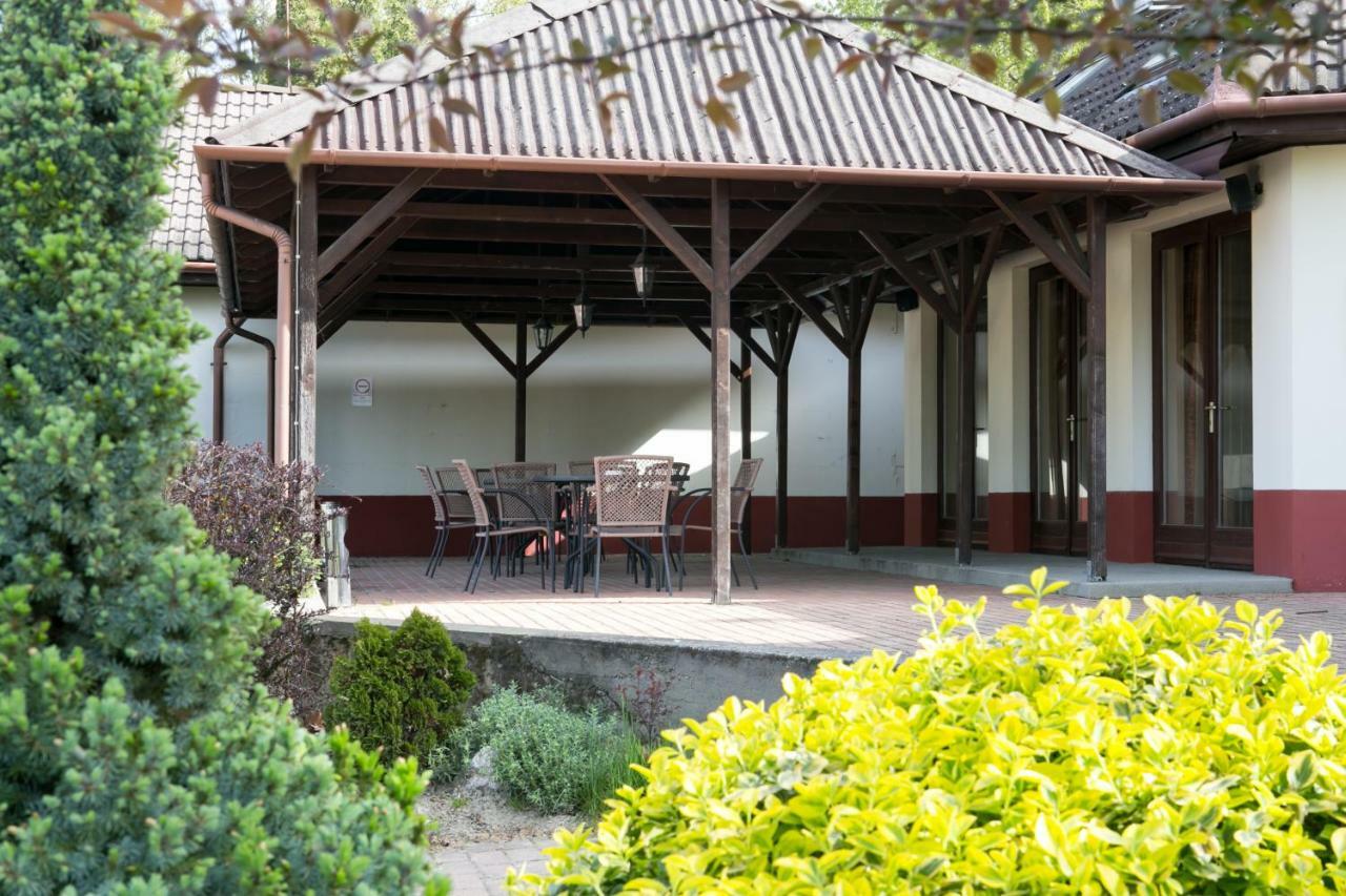 Hotel Fortuna Dávod Kültér fotó