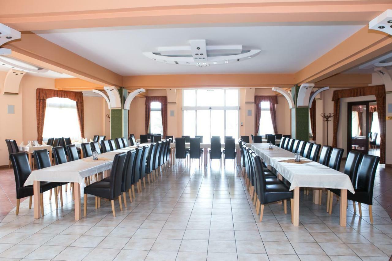 Hotel Fortuna Dávod Kültér fotó