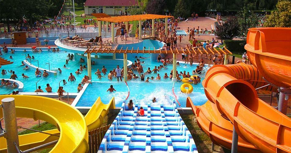 Hotel Fortuna Dávod Kültér fotó