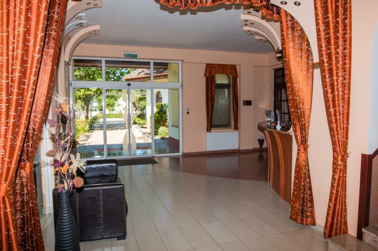Hotel Fortuna Dávod Kültér fotó